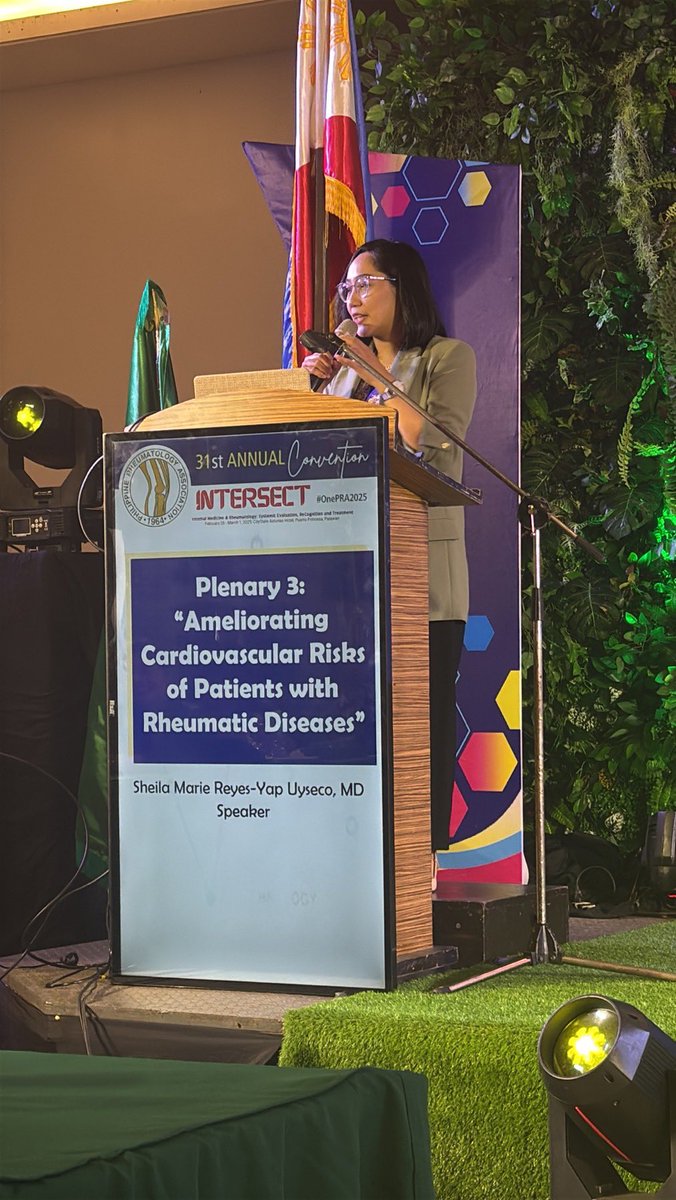 Plenary lecture for #onePRA2025 done! 
♥️ Rheums play a central role in CVD risk mgt of pts with rheumatic dse &amp; should establish coordinated care w/ GPs, internists &amp; cardiologists
♥️ CVD risk mgt should comprise tight dse control, non-pharma &amp; pharma mgt
📸credits@rheumarhyme