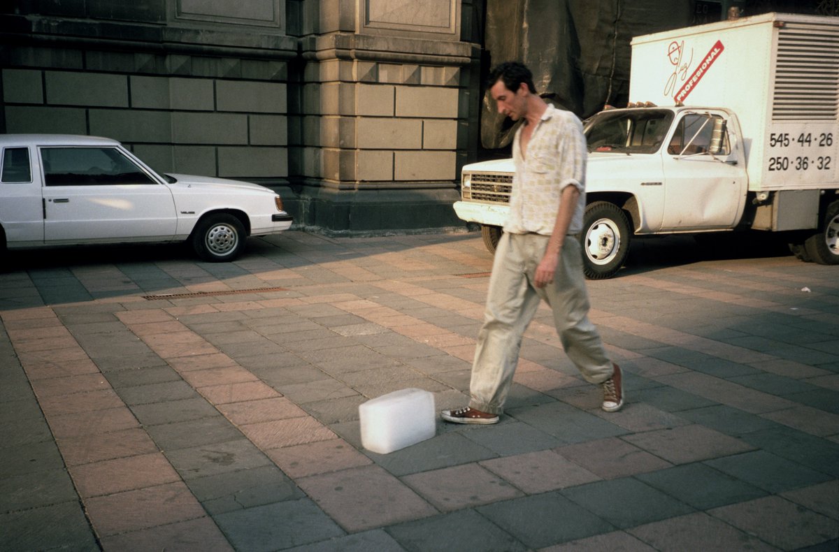 BlindIndex's tweet image. in 1997, artist Francis Alÿs spent nine hours pushing a block of ice through the streets of Mexico City, kicking it along until it shrank to the size of an ice cube and finally melted away

the performance was later turned into a four-minute video titled The Paradox of Praxis 1,…