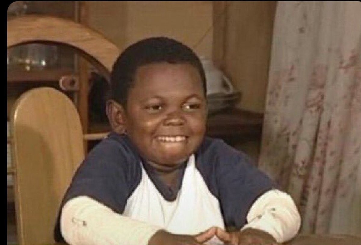 ox_tunex's tweet image. Superman fly, una call am Hero.
My grandma fly, una call her witch.
Okay o