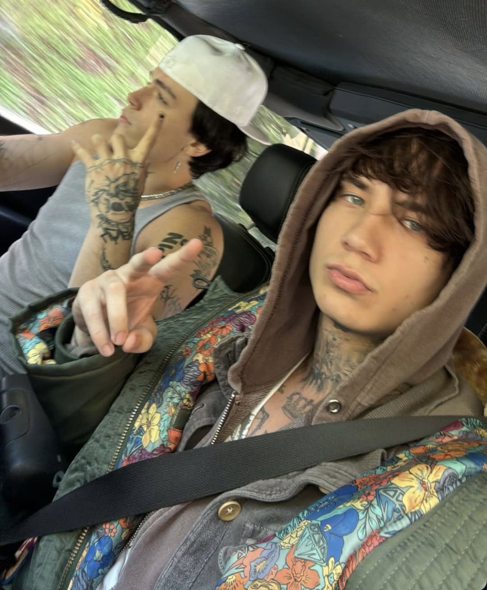 jxdnxquinton's tweet image. Felt like posting this cute pic of the boys forever still my boys no matter what I decide