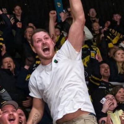 Att se vuxna män vinna en hockeymatch kan framkalla en sån glädje i mig. Ren och skär glädje! <a href="/VasterasIK/">Västerås IK</a>