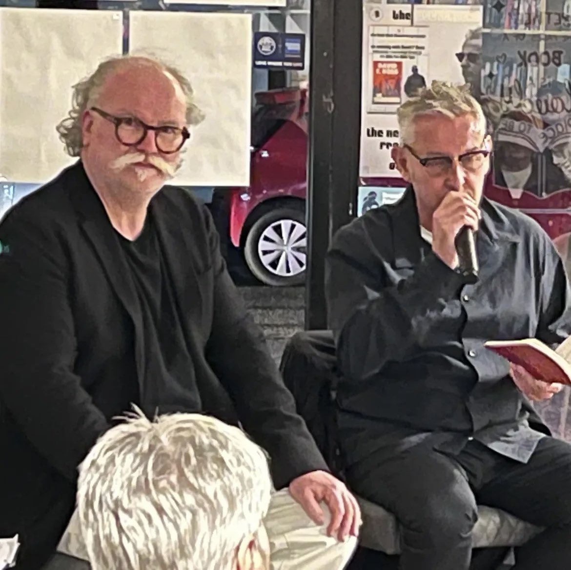 dfr10's tweet photo. The Weekenders book launch
@BookNook_Sarah (@OrendaBooks)
Thanks to @ScotsWhayHae for hosting, special guests @Grange_Street for the music, and everyone for coming to hear me railing against Trump and spoiling the ending of The Sopranos.
Dx https://t.co/pUiOiK42Zq