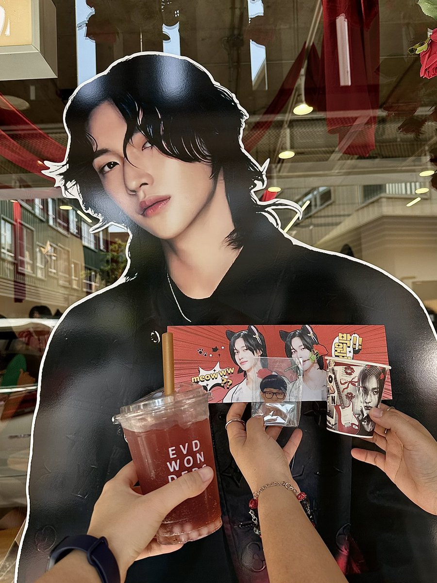 dats_nono's tweet image. 🐈‍⬛🎸♥️  #OurBrilliantRockstarWonbin