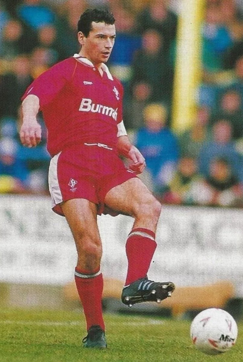 footballmemorys's tweet image. Colin Calderwood in action for Swindon Town 

#STFC #SwindonTown #TheRobins