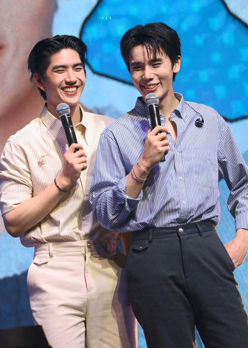 น้องซีแกล้งกลัวแม่ๆกะดึ้บไปหลบหลังพี่จิม อย่างดื้อ 🤪🫠🩵💜

JIMMYSEA WISHING UPON IN HK
#JimmySea2ndFMinHongKong
#Jimmyyjp #sea_tawinan  
#JimmySea #จิมมี่ซี