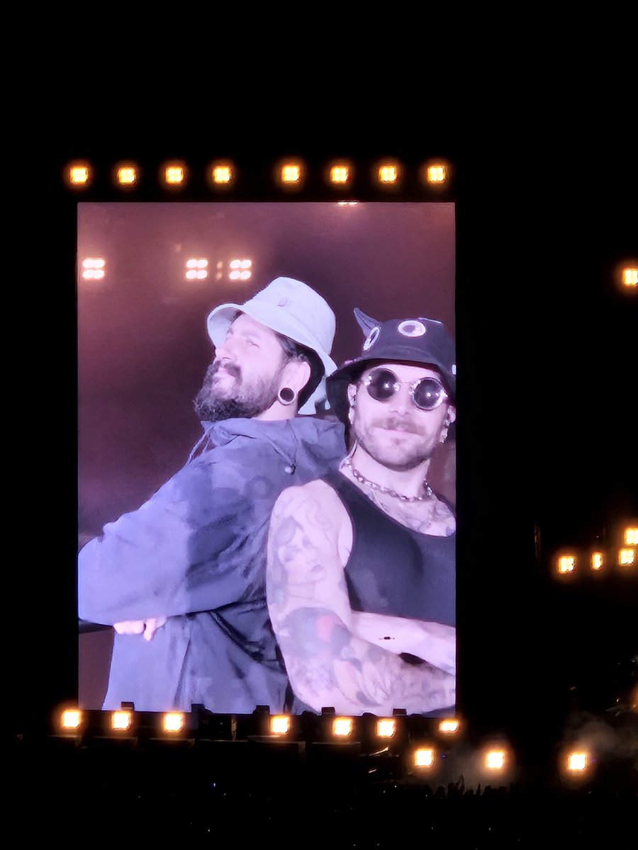 halleyhallowey's tweet photo. Que hermoso verlos juntitos @elsabinox @LngSHT, bebé lngsht te amo muchoo!!!!! 💖 https://t.co/Np39XYA4bu