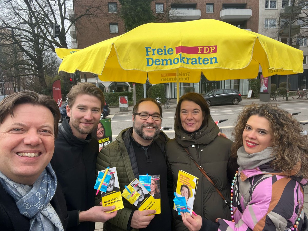 FDP Harvestehude (@fdpharvestehude) on Twitter photo Letzte Runde vor der Wahl 🗳️ ! Heute stehen wir • von 10-12h in der Osterstr./Ecke Heußweg • von 10-12:30h am Wochenmarkt Eidelstedt • von 11-12:30h Rothenbaumchaussee Höhe Nr. 64 • ab 12:30 an der Alster (Standort Alte Rabenstr.). Komm gerne vorbei! (📸 22.02.2025) <a href="/fdphh/">FDP Hamburg</a> Letzte Runde vor der Wahl 🗳️ ! Heute stehen wir • von 10-12h in der Osterstr./Ecke Heußweg • von 10-12:30h am Wochenmarkt Eidelstedt • von 11-12:30h Rothenbaumchaussee Höhe Nr. 64 • ab 12:30 an der Alster (Standort Alte Rabenstr.). Komm gerne vorbei! (📸 22.02.2025) <a href="/fdphh/">FDP Hamburg</a>