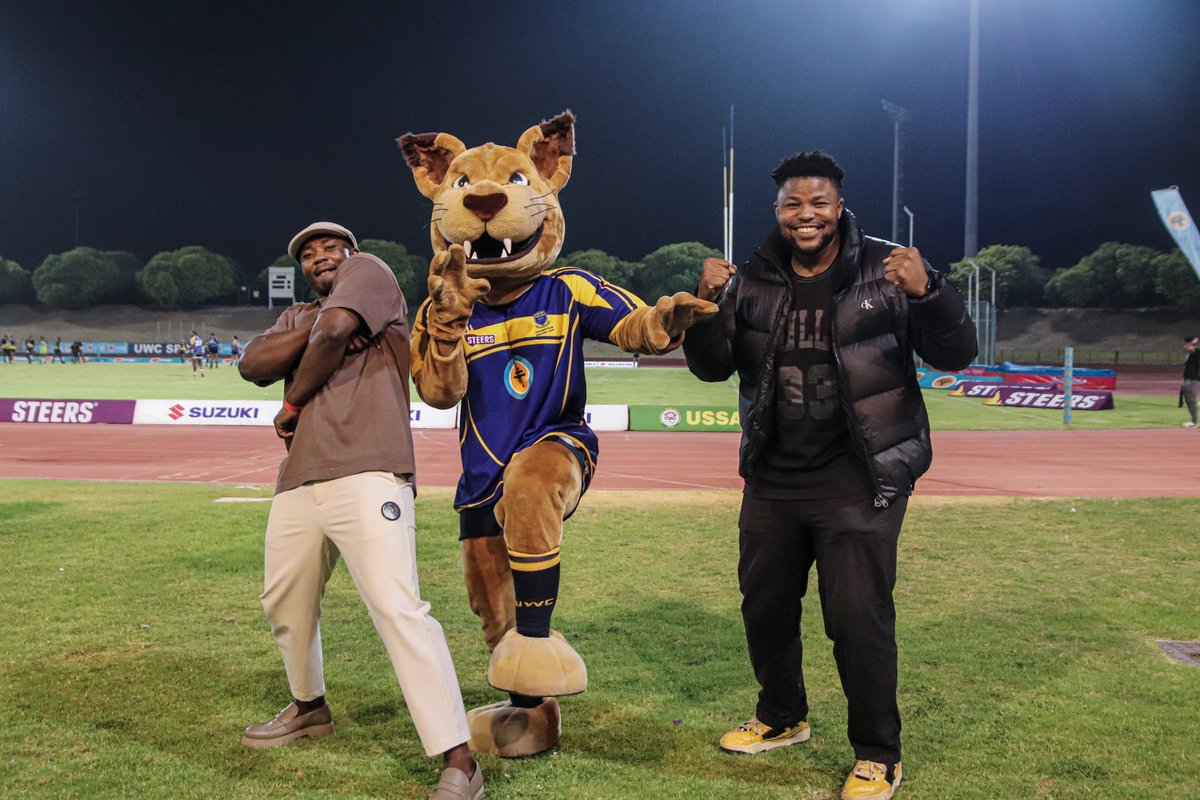 UWCSport's tweet photo. Ohh.. last night we had a surprise visit from Seabelo Senatla & Lizo Gqoboka, how cool? Of course @carathecaracal had to welcome them at the #OperationRoom😄
#WeAreCaracals | #RugbyThatRocks https://t.co/gTKOe7FIzA
