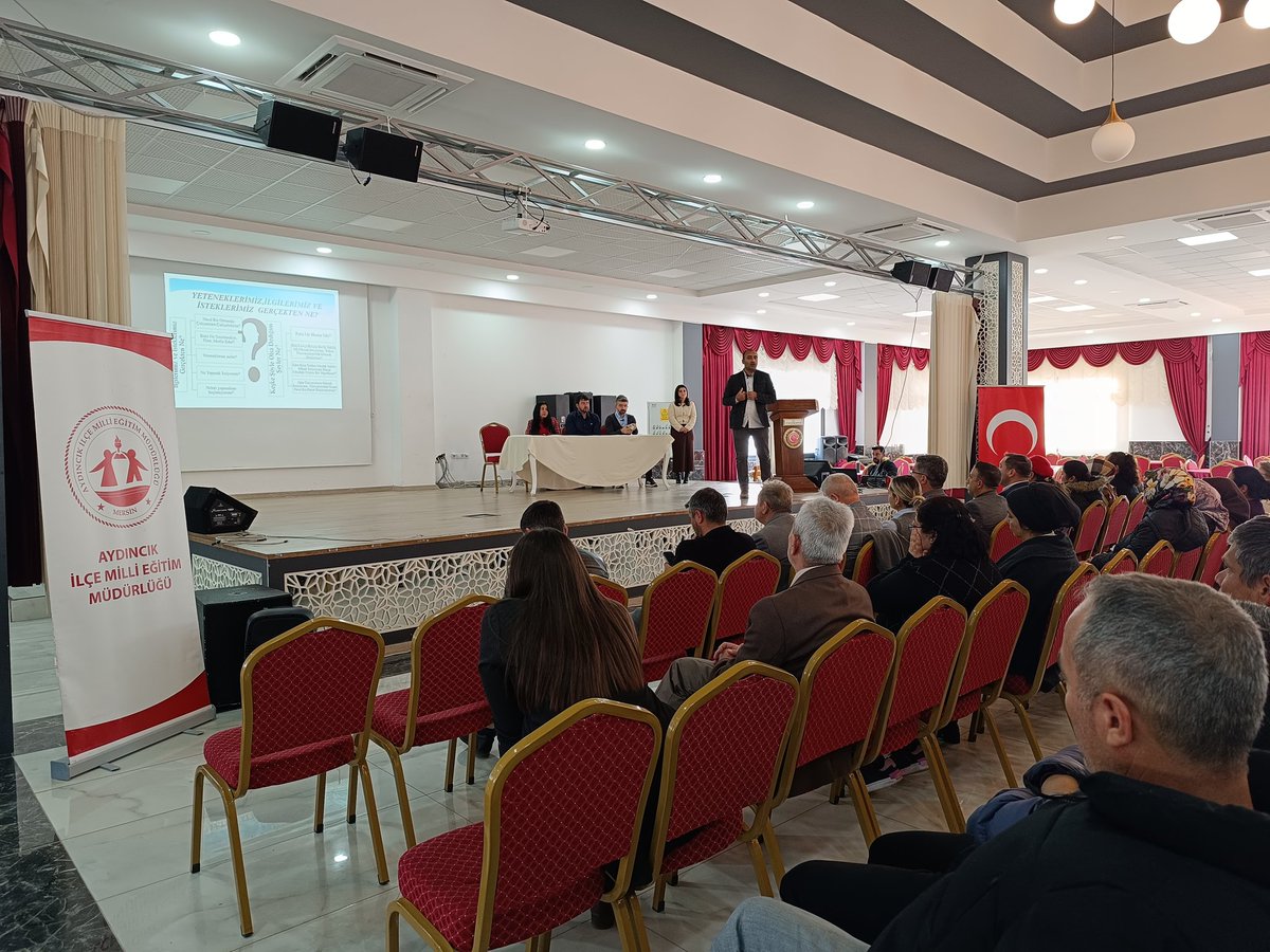 aydincikmem's tweet photo. Mersin Eğitim Akademisi ve Müdürlüğümüz İşbirliği kapsamında ortaokul ve lise öğrenci velilerimize yönelik  ‘’AKADEMİK BAŞARIDA AİLENİN ROLÜ’’ isimli Veli Eğitimi, alanında uzman katılımcılarla
gerçekleştirilmiştir.
@fazilet_durmus @aydincik_33 @ErhanSa33 https://t.co/9ZO7YIGThF