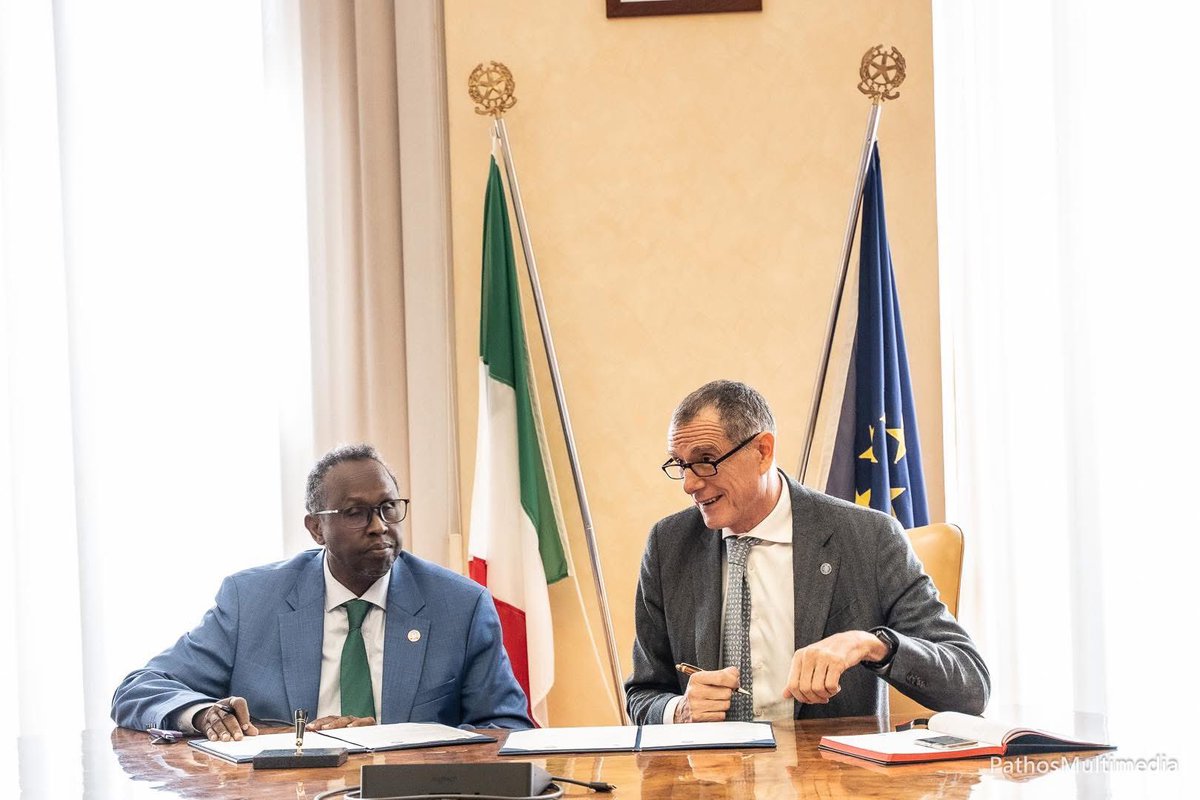 Bashircabdulle's tweet photo. #Congratulations @Somali_NU 🇸🇴🤝🇮🇹@UniTrieste 
Its my pleasure to see that we have come to end of a long waited journey. It marks a significant milestone in our partnership, and we are truly honored to collaborate with such a prestigious University.
#MoU
#UNITS
#SNU
#Partnerships https://t.co/VPrS4iAy2v