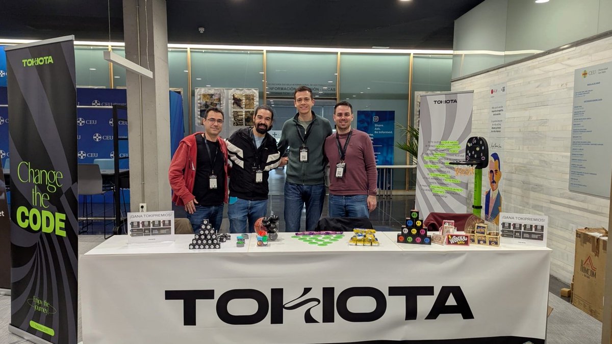 tokiota_IT's tweet image. Nuestro team está listo en la #GlobalAI2025 Madrid.
¡Pásate a vernos por el pedazo de stand que nos hemos marcado! Hemos traído buena artillería 🏀💫
@mariocortesf, Jero Moya, Agus Fernández y Sergio Jiménez en el eventazo de @GaibSpain
#ChangeTheCode