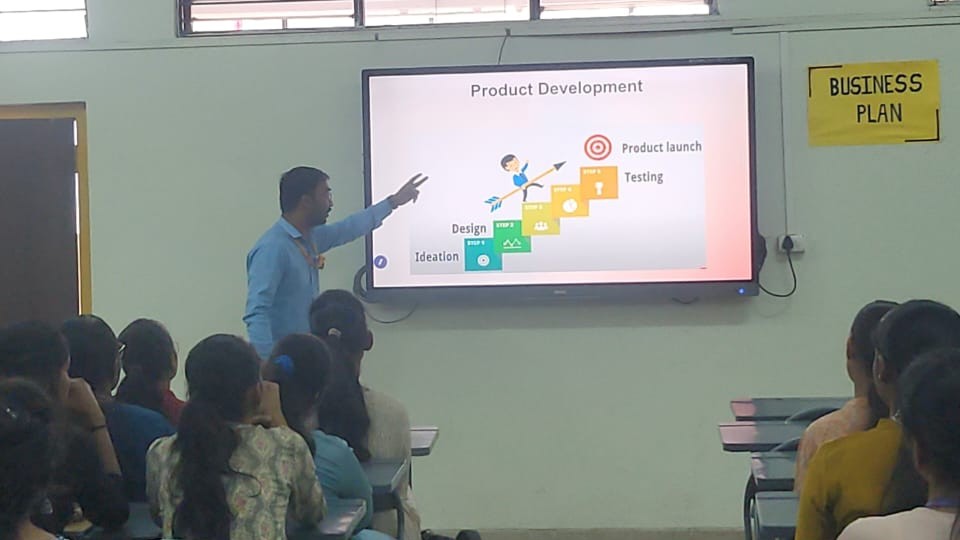 ritindia1983's tweet image. 🚀💡 Empowering Innovation &amp;amp; Tech-Transfer! 💡🚀

The IIC Cell successfully conducted a session on &quot;Process of Innovation Development, Technology Readiness Level (TRL), Commercialization of Lab Technologies &amp;amp; Tech-Transfer&quot; on 25th Feb 2025.

#Innovation #TechTransfer #TRL