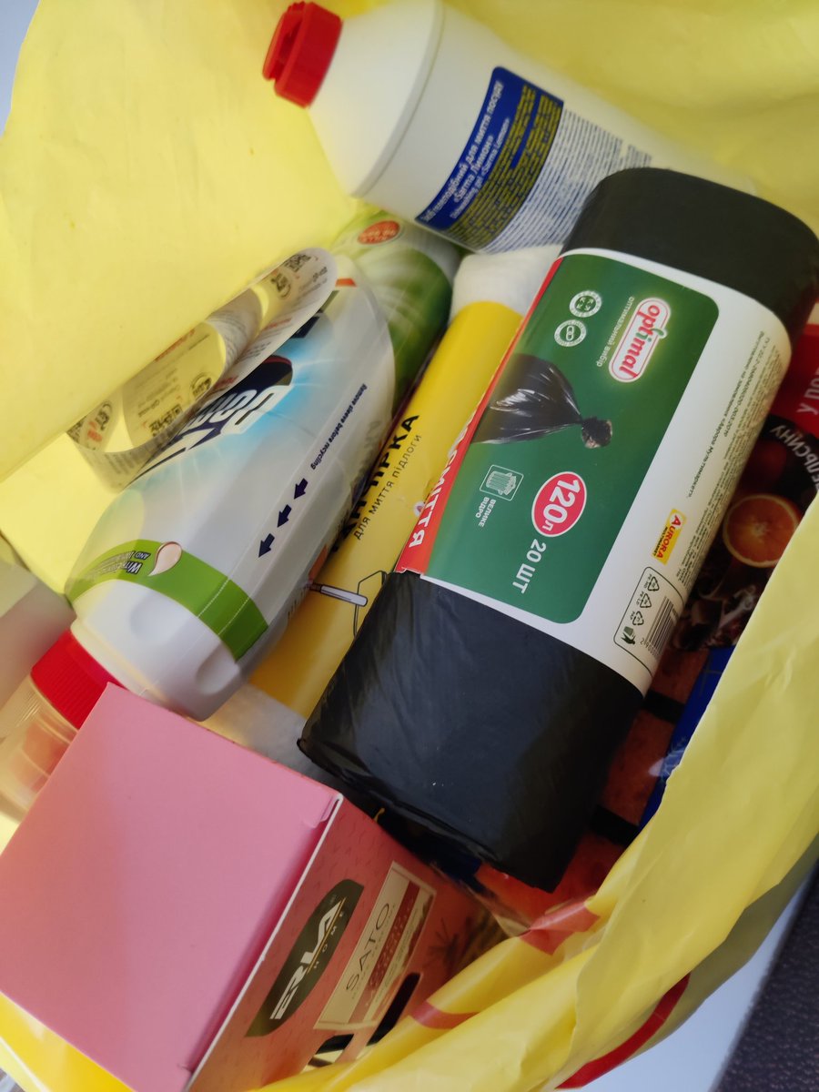 MattGnit's tweet image. Зайшов в Автору за запальничкою з довгим "носиком", що б запалити газову колонку на новій квартирі. Як ви гадаєте, я придбав запальничку ?