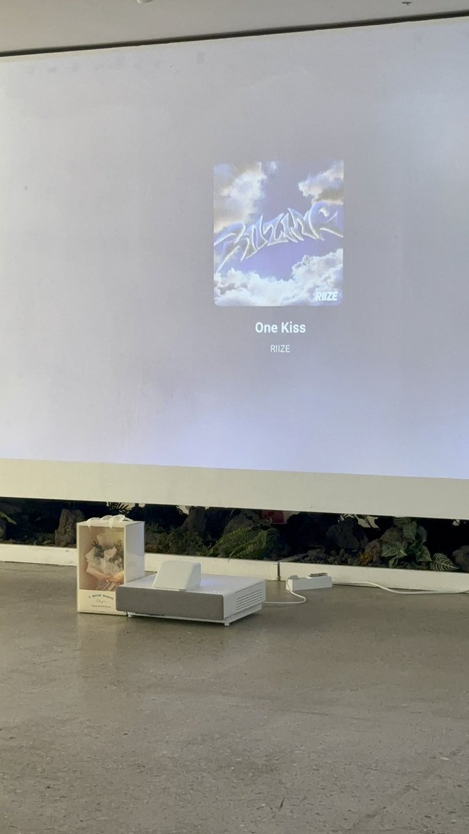 삔탄절추카합니다 ~ 🤍

#KEEP_ON_LOVIN
#HAPPY_BIRTHDAY_LOVIN