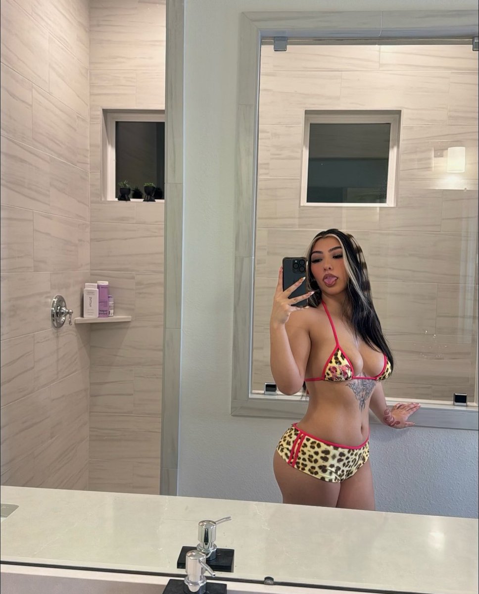 tightaaliyah's tweet image. baddest of them all.