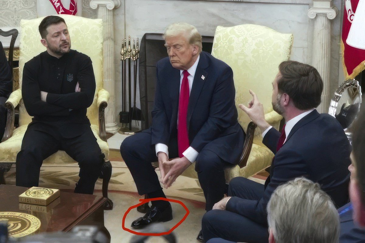 OldManLefty1's tweet photo. Trump's 'special occasion' Lift Shoes.. https://t.co/C3OSwsJMEO