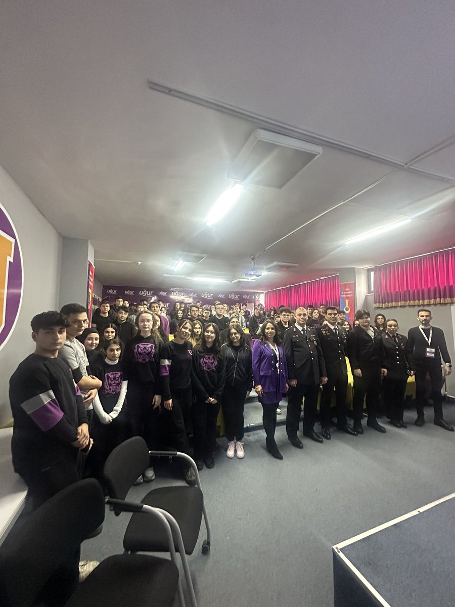 exinfe's tweet photo. Jandarma Sahil Güvenlik Akademisi Mezunu Subay ve Astsubaylar Okulumuz 11 ve 12.sınıf öğrencilerine JAMBO(Jandarma Meslek Yüksekokulu) Ve SUEM (Subay Eğitim Merkezi) hakkında detaylı bilgilendirme yaptılar.Kendilerine teşekkür ediyoruz 🌸
#uğurdakariyergünleri 
#uğurluolmak🏆 https://t.co/9mOwzflHP7