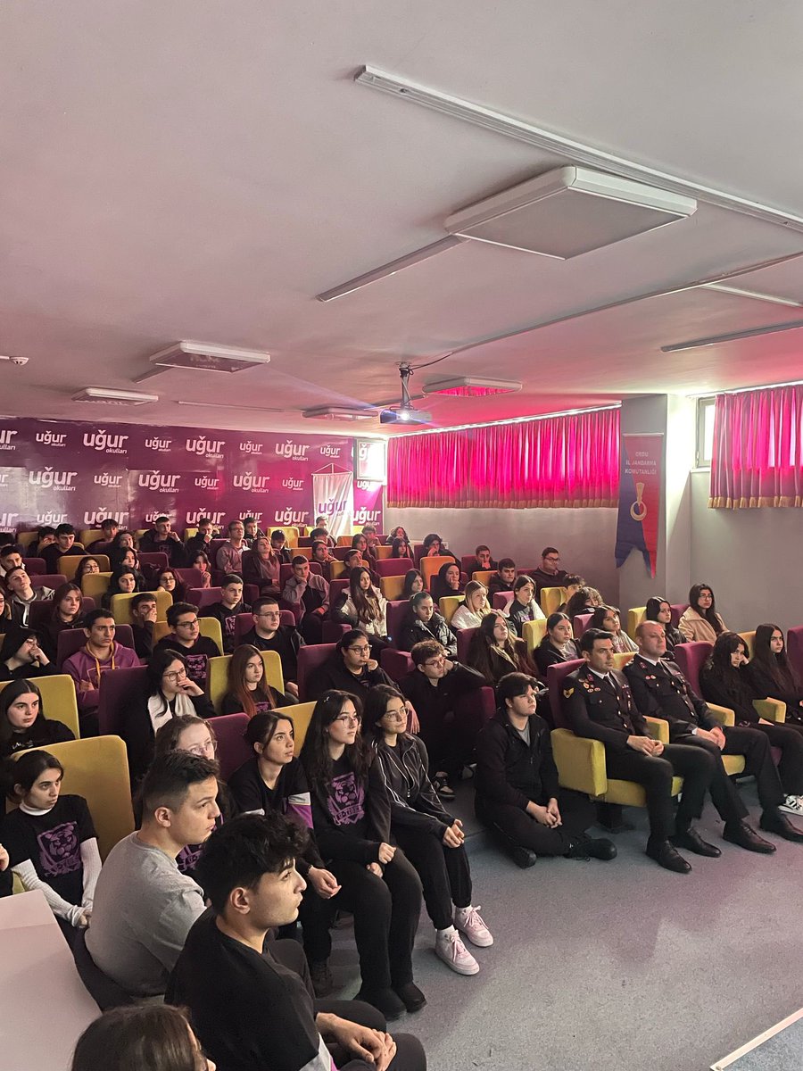 exinfe's tweet photo. Jandarma Sahil Güvenlik Akademisi Mezunu Subay ve Astsubaylar Okulumuz 11 ve 12.sınıf öğrencilerine JAMBO(Jandarma Meslek Yüksekokulu) Ve SUEM (Subay Eğitim Merkezi) hakkında detaylı bilgilendirme yaptılar.Kendilerine teşekkür ediyoruz 🌸
#uğurdakariyergünleri 
#uğurluolmak🏆 https://t.co/9mOwzflHP7