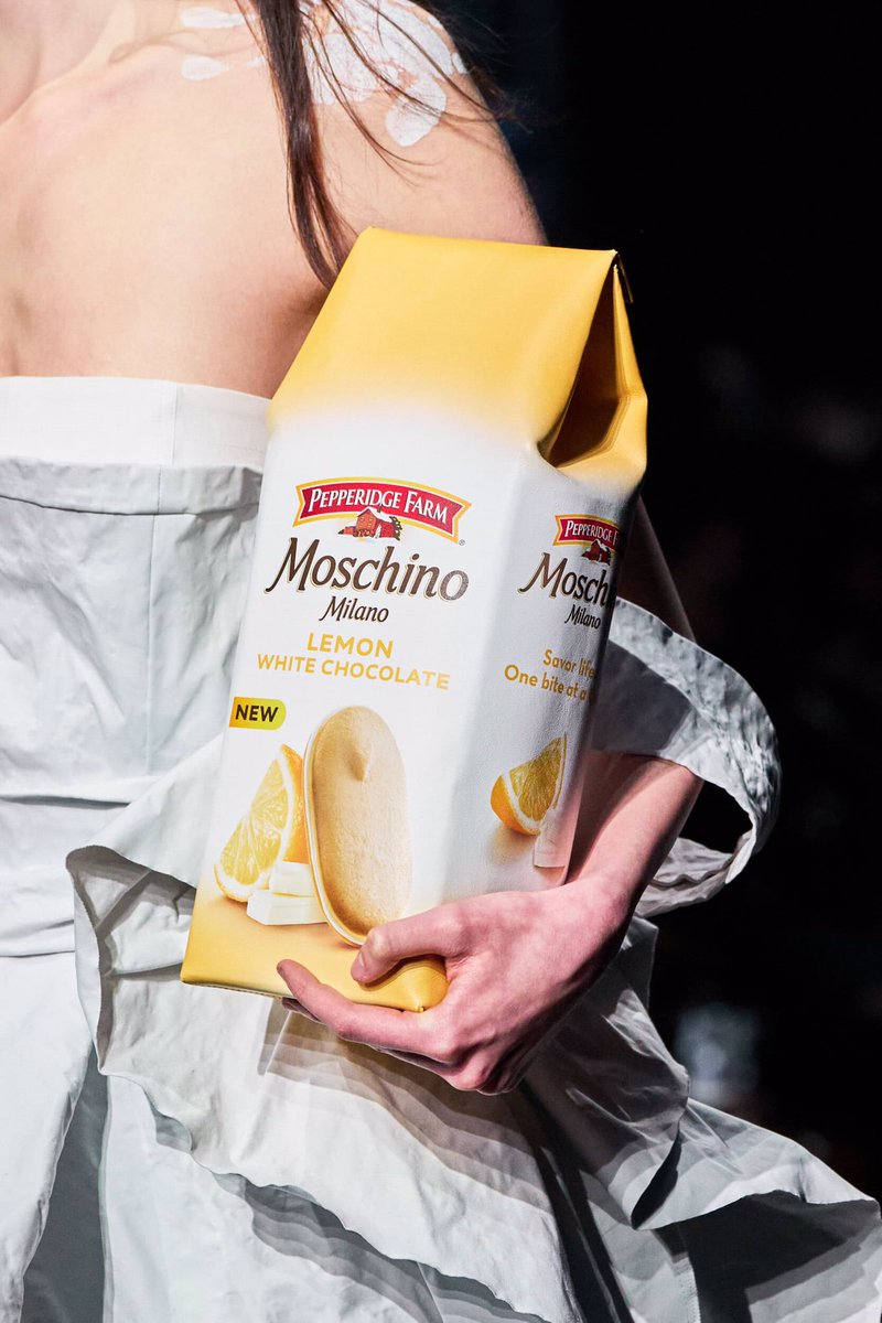pradapearll's tweet photo. moschino fw25’s fun bags 🍝🐑 https://t.co/5ip03yrMua