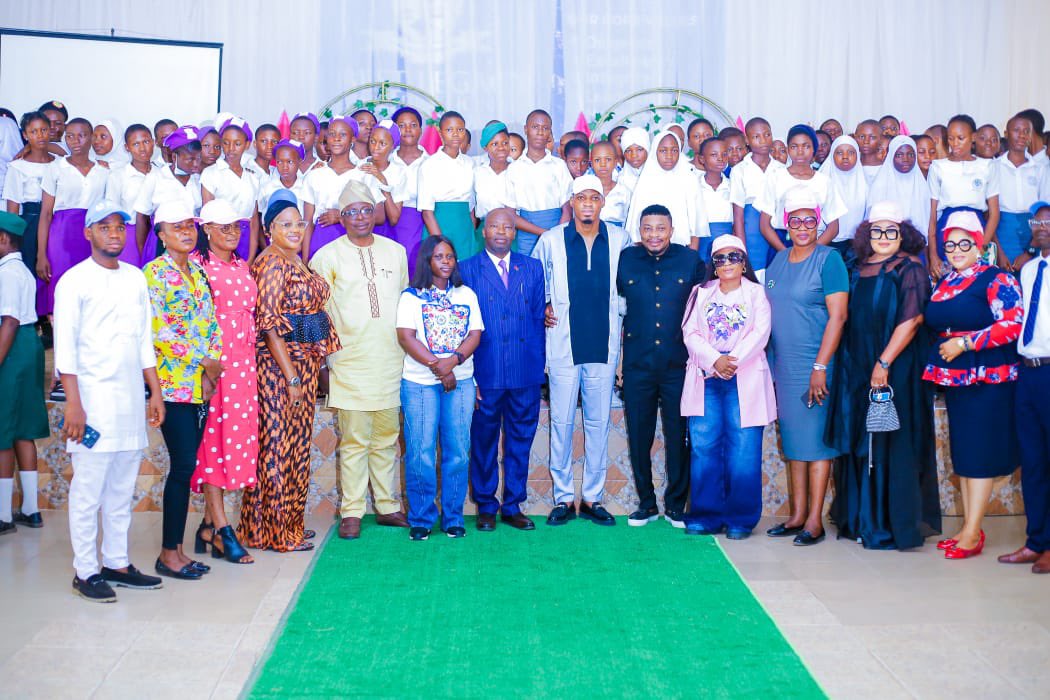Oyoaffairs's tweet photo. Herlive Project Initiative Makes History in Oyo; Distributes 750 Menstrual Pads to Secondary Schools’ Girls | https://t.co/jBWBBuVICw https://t.co/8gLrl4smE0