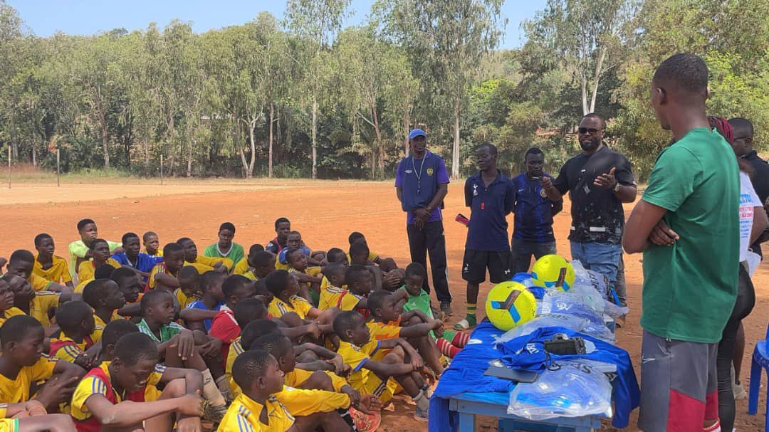 KloussehAgbozo's tweet image. En espérant que cela vous apportera de la joie, de la motivation et en espérant que bientôt certains parmi vous feront mieux que nous.

Bon mois de Mars à tous et bon temps de carême à nos amis musulmans. Que les bénédictions soient...

#AK2 ✌🏼💪🏻⚽️🏆🏋🏾
#Togovi 🇹🇬