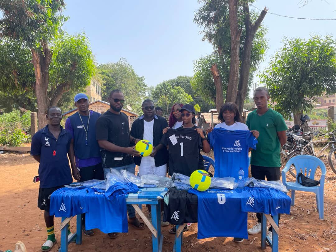 KloussehAgbozo's tweet image. En espérant que cela vous apportera de la joie, de la motivation et en espérant que bientôt certains parmi vous feront mieux que nous.

Bon mois de Mars à tous et bon temps de carême à nos amis musulmans. Que les bénédictions soient...

#AK2 ✌🏼💪🏻⚽️🏆🏋🏾
#Togovi 🇹🇬