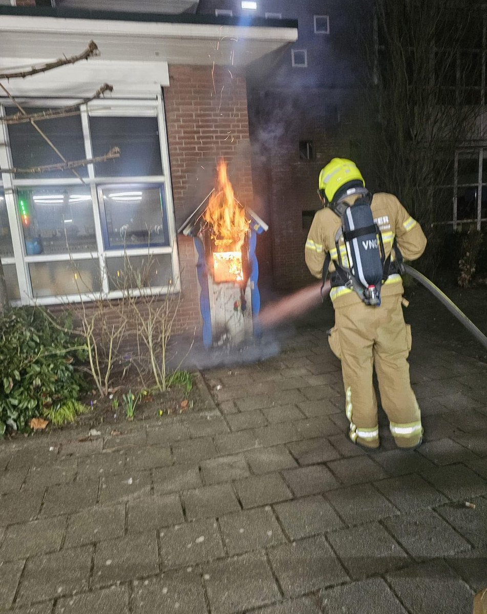 Uitleen boekenkast Kerst Zwartschool Ruurlo gaat in vlammen op