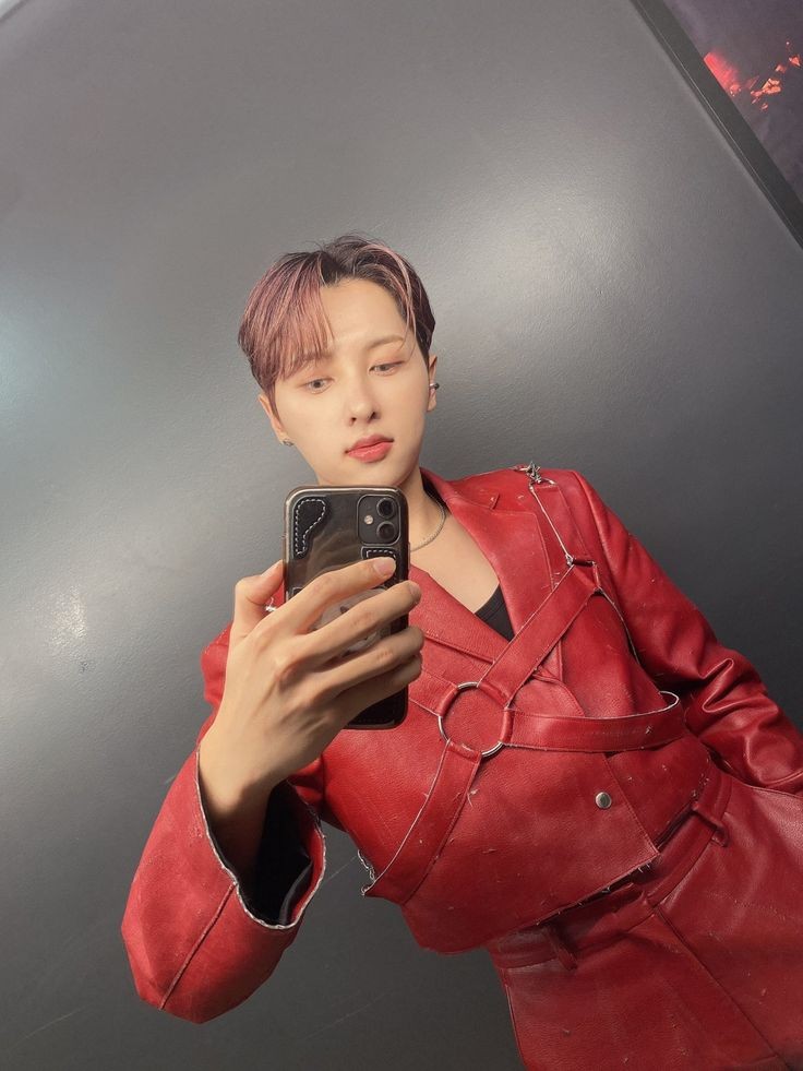 Angel_Sungho's tweet photo. Happy birthday lyOns 🧚🏼♀️🥳
#lyOnselcaday #oooselcaday
(Funfact it's my birthday exactly in one week from today) https://t.co/e0TeHOCxT0