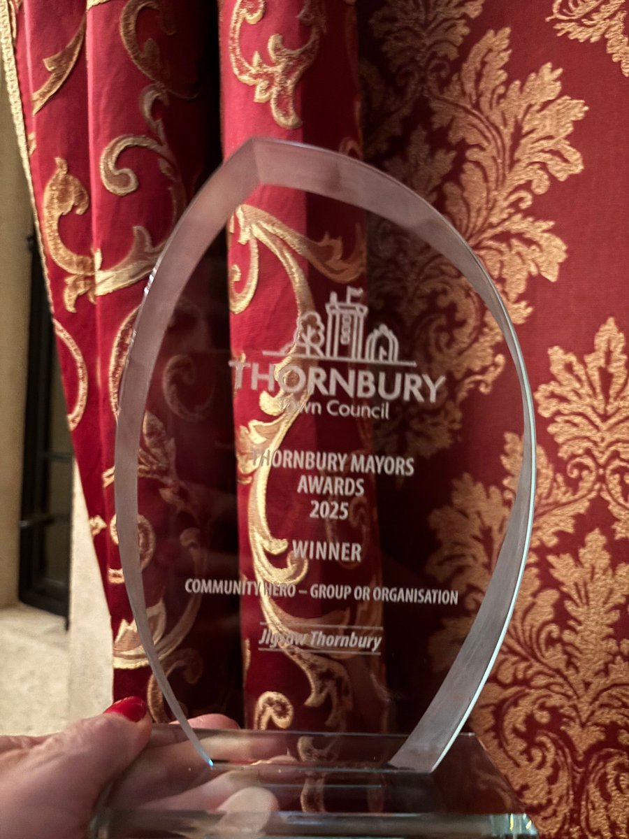 Everyone at JIGSAW Thornbury is delighted to have been chosen as winners at the Thornbury Mayor Awards 2025 for Community Hero Organisation. 

Thank you to everyone who nominated and voted for us! 💜