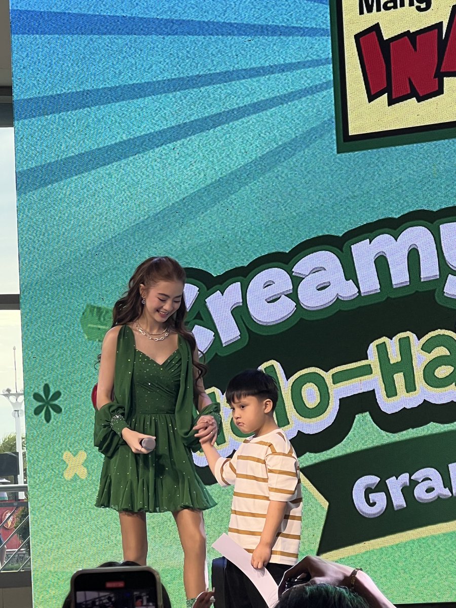 tapmagph's tweet photo. TAP 

Fyang Smith graces the MOA Music Hall as the newest Brand Ambassador of Mang Inasal’s Creamyyess Halo-Halo! @imsofiasmith @MangInasalPH 

#FyangSmith #Fyang #TAPMagazine #FyangtasticSummerWithMangInasal 
#MangInasalCreamyYESSummer https://t.co/ilpda3UJGF