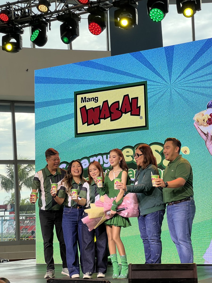tapmagph's tweet photo. TAP 

Fyang Smith graces the MOA Music Hall as the newest Brand Ambassador of Mang Inasal’s Creamyyess Halo-Halo! @imsofiasmith @MangInasalPH 

#FyangSmith #Fyang #TAPMagazine #FyangtasticSummerWithMangInasal 
#MangInasalCreamyYESSummer https://t.co/ilpda3UJGF