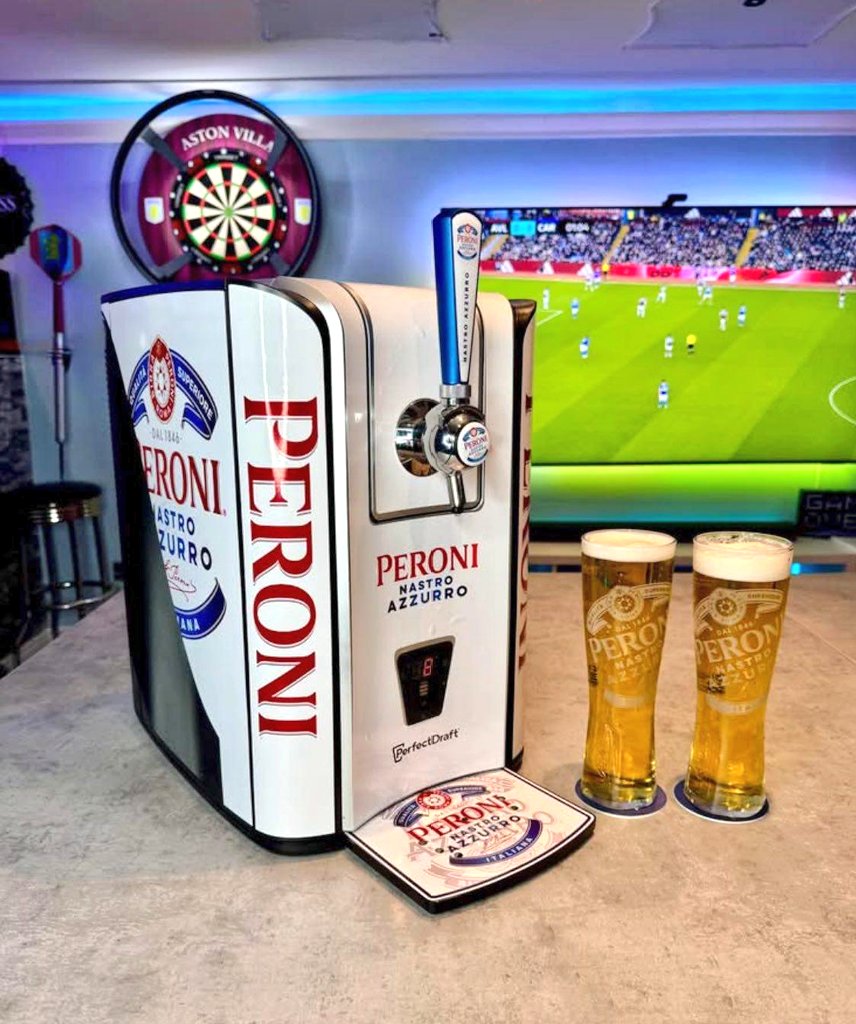 PintsBeauty's tweet photo. Sex for the eyes 😍

@AdamRigby_ exceptional mate 🍻 https://t.co/SGSFwu86fq