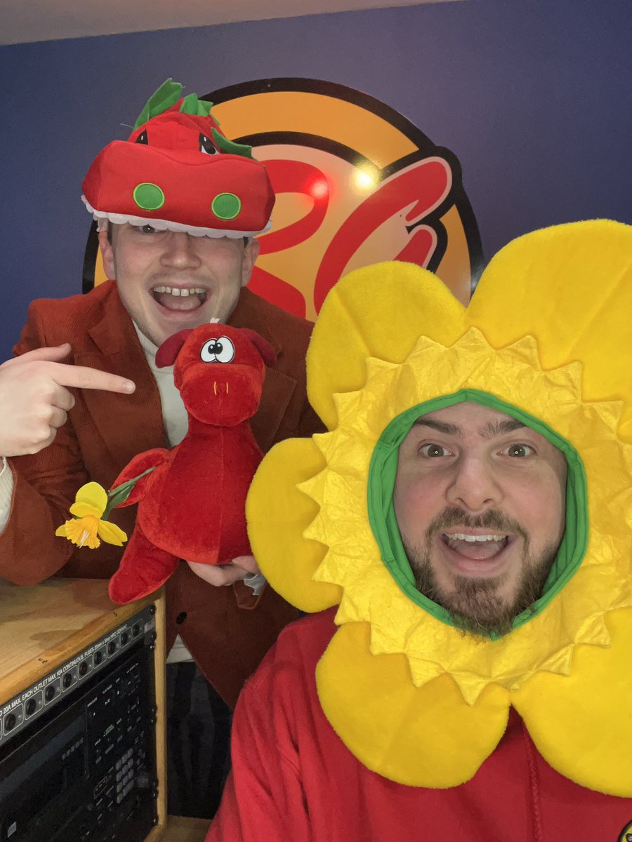 TheLiveLuke's tweet image. Happy St David’s Day from The Dragon and The Daffodil here on @radioglamorgan!!🏴󠁧󠁢󠁷󠁬󠁳󠁿🌼📻

We’re Celebrating Today in Style, so come and join @SamReesCS for #RGBreakfast now and me for #Brunch from 10AM!!

🎧Listen Live radioglamorgan.com