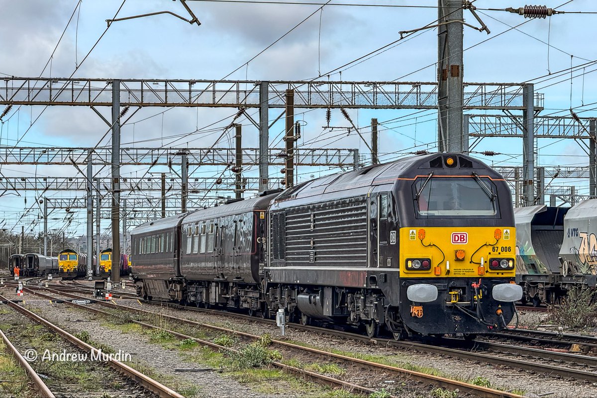 Andym13's tweet photo. #SkipSaturday
Another one of 67006 shunting the Royal Train at Wembley on Tuesday.
📷 25/02/2025 https://t.co/OuvvvyNAXs