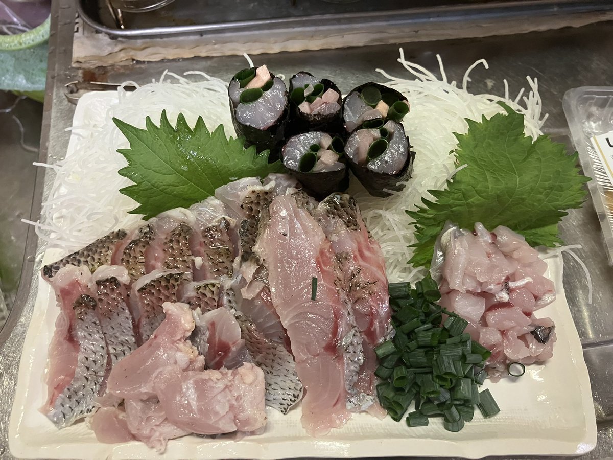 shiboreAA's tweet photo. さくっと男の料理完成
贅沢なおかず！！黒ムツの炙り・アジのタタキ・アジの磯辺巻き・鯖の味噌煮・ムツの塩焼き https://t.co/BuLE4rlqZ8