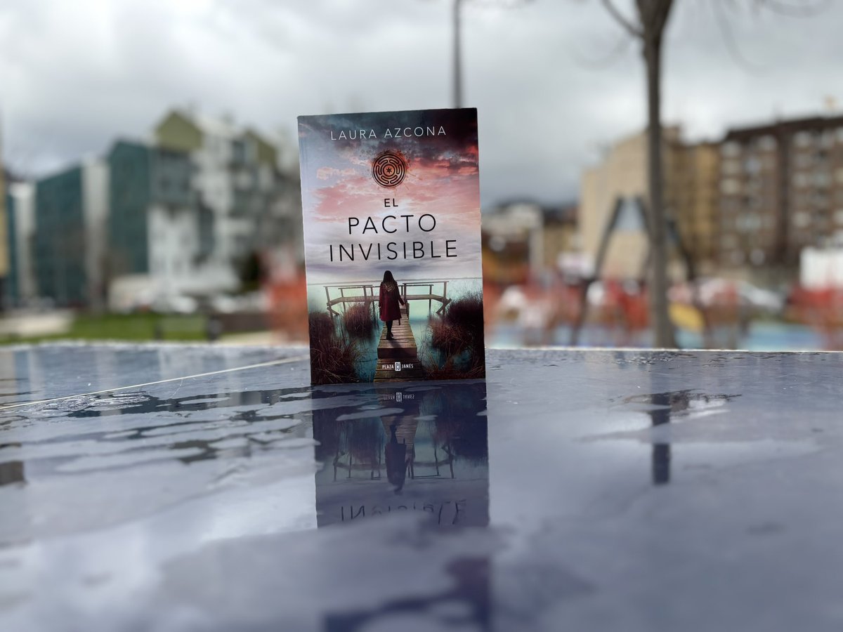 #60 “Quizá una historia solo pueda ser feliz de pleno derecho cuando se la evalúa desde la distancia”. 

Laura Azcona, Plaza &amp; Janés. 

📚 librerialapilarica.com/libro/el-pacto… 

#lapilaricarecomienda #mieres #yocomproenmieres #laslibreriasimportan #tulibreriaesdebarrio