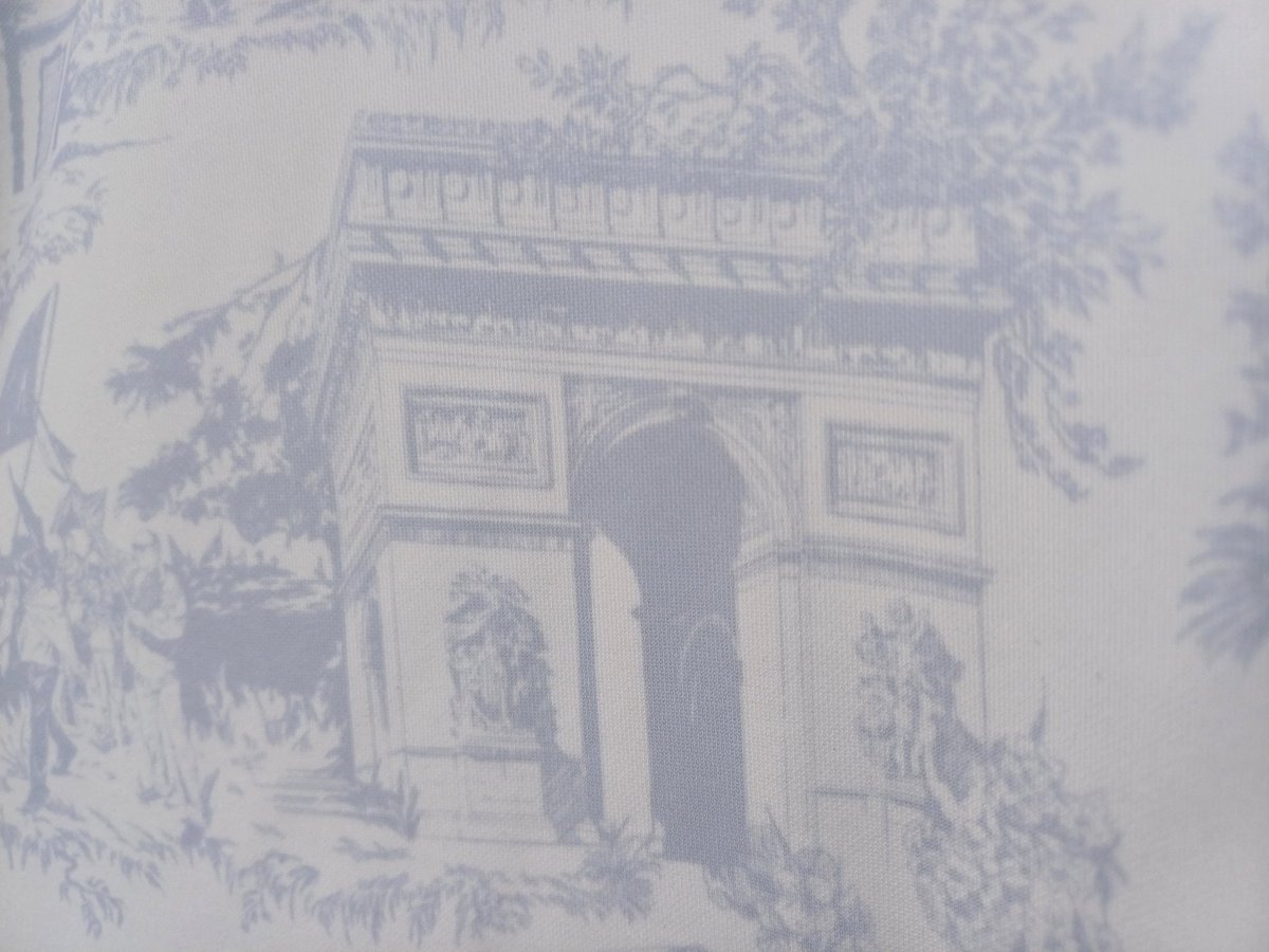 🇫🇷  I'm selling this beautiful France 2022 away shirt, featuring stunning images of French history and landmarks.

Size XXL, hardly worn.

ebay.co.uk/itm/3358385061…