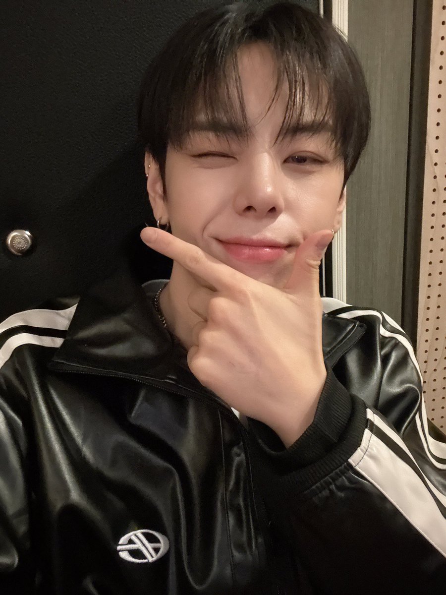 WEi__Member's tweet photo. [#대현] 주말 잘 보내깅! https://t.co/d9mfsgjVRV