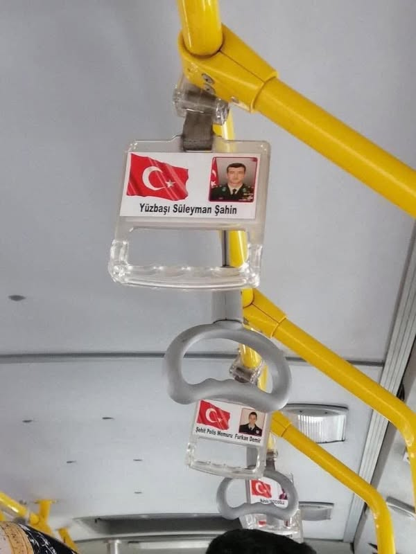 Uzaktan_Gelen__'s tweet photo. Kimler sayesinde ayakta durduğumuzu hatırlatmak adına çok güzel bir düşünce.

Var olun! https://t.co/e7e1PXj9Lh