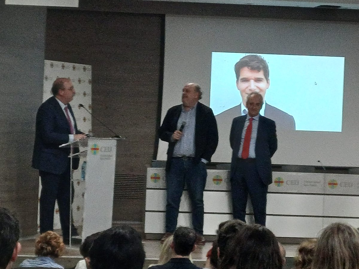 Retirados Asociados Guardia Civil de España 🇪🇸 (@ragceasociados) on Twitter photo RAGCE estuvo presente en la presentación del documental sobre el musical "#SkateHero", que narra las últimas 24 horas de la vida de Ignacio Echeverría, conocido como el Héroe del Monopatín. Evento tuvo lugar en el salón de actos de la Universidad <a href="/USPCEU/">Universidad CEU San Pablo</a> Madrid
<a href="/guardiacivil/">Guardia Civil</a> RAGCE estuvo presente en la presentación del documental sobre el musical "#SkateHero", que narra las últimas 24 horas de la vida de Ignacio Echeverría, conocido como el Héroe del Monopatín. Evento tuvo lugar en el salón de actos de la Universidad <a href="/USPCEU/">Universidad CEU San Pablo</a> Madrid
<a href="/guardiacivil/">Guardia Civil</a>