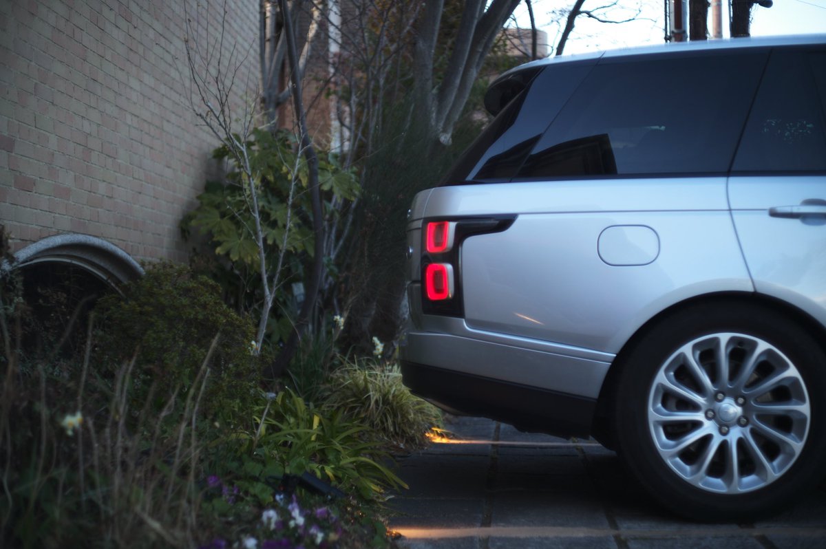 mokano99's tweet photo. この子ともそろそろお別れかなー
新型よりこのデザインの方が好きなんだけど

#RangeRover https://t.co/SMJXtVLuLI