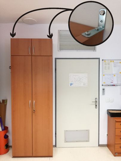 1. MAREC – SVETOVNI DAN CIVILNE ZAŠČITE

Kako vam lahko L-profil reši življenje?

V močnem potresu se lahko visoke nepritrjene omare kot domine podrejo na nas in naše najbližje. A to lahko preprečimo tako, da omare pritrdimo ob zidove.

#potres #earthquake 1/3
1/3