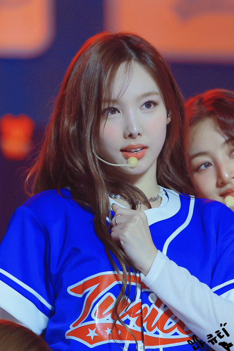 241020 🩵🩵

#TWICE #트와이스 
#나연 #NAYEON #ナヨン