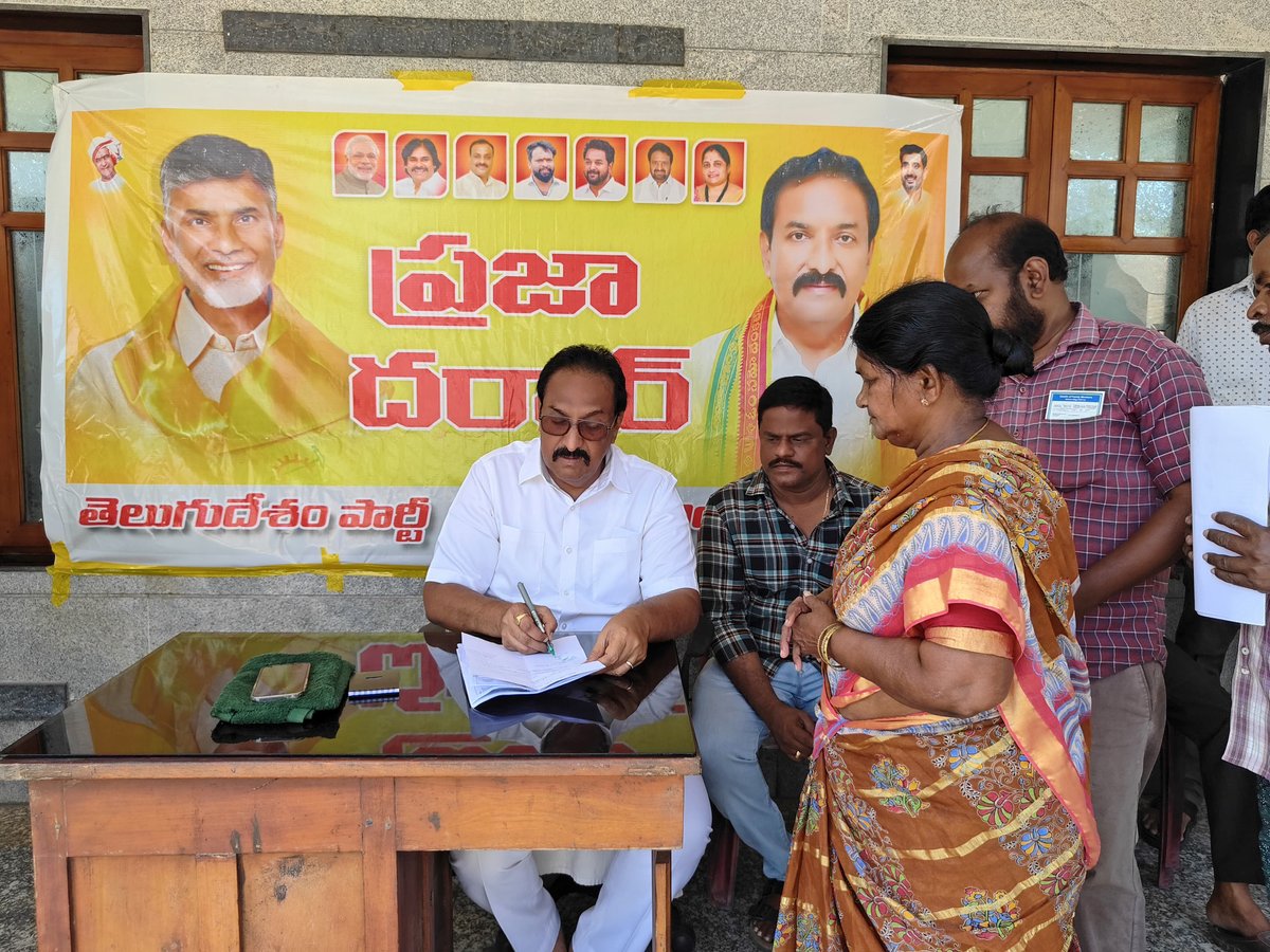 BSatyanandaRao's tweet image. ప్రజా ఫిర్యాదుల స్వీకరణలో భాగంగా కొత్తపేట మండలం వాడపాలెం  కార్యాలయంలో ఈరోజు ప్రజా దర్బార్ నిర్వహించడం జరిగింది. ఈ సందర్భంగా ప్రజల నుంచి వివిధ సమస్యలపై 51 అర్జీలు అందగా.. త్వరలోనే పరిష్కారం చూపిస్తామని హామీ ఇవ్వడంతో పాటు అధికారులకు ఆదేశాలు జారీ చేశాను.

#PrajaDarbar
#PublicIssues…