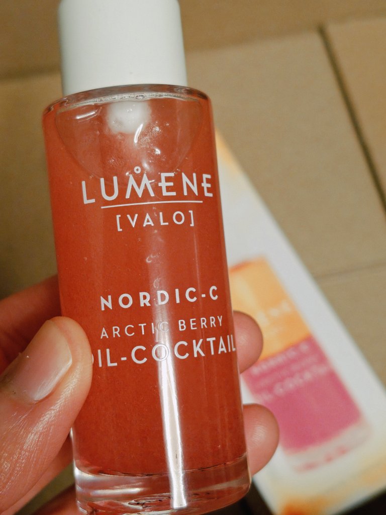 mookesc's tweet image. got this #lumene nordic-c oil cocktail to try since it&apos;s on offer and made in finland—never tried skincare from there before. 

first impression: nice scent and texture