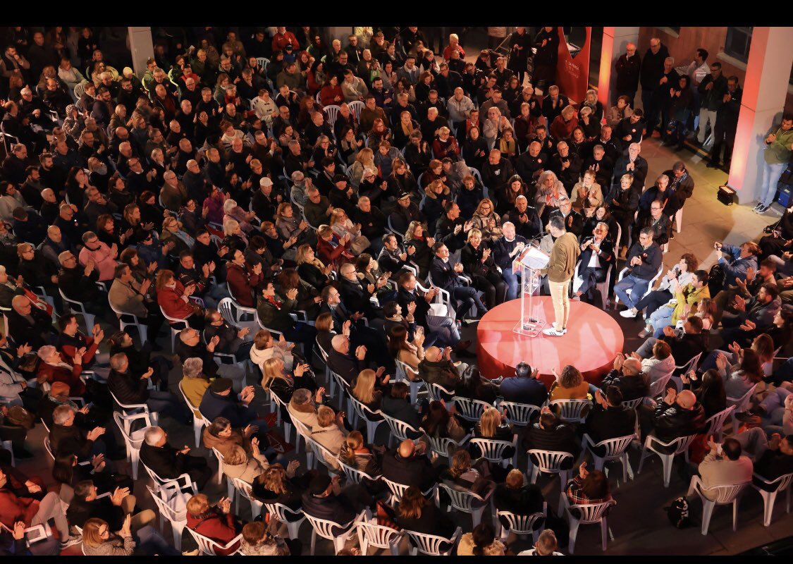 YoPspvPsoe's tweet image. @CarlosFBielsa conocedor del partido,se plantea el presente sin complejos, con la mirada puesta en el horizonte para poder diseñar un futuro participado y colectivo. 
Como dice Audre Lorde “somos el cambio que buscamos 
#FuturCompartit 🫰♥️