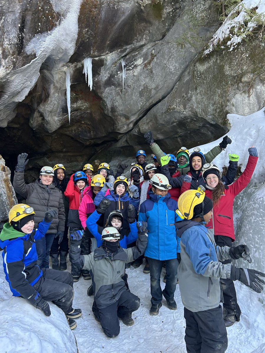 Les élèves du pavillon ont participé à une journée "Plein air" pour explorer les plaisirs de la saison hivernale⛄️🛷⛸️