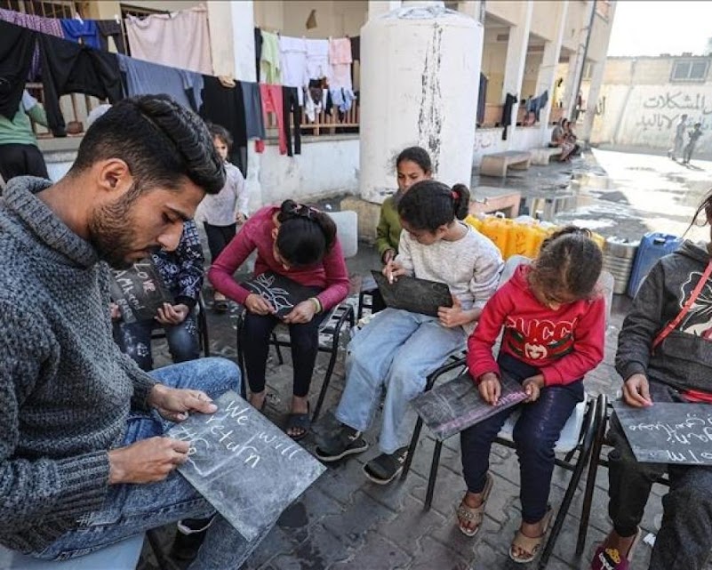 "إن مشروع تهجير أهل #غزة، لا يمكن أن يُدرك بتمام معانيه، من دون قراءة متفحصة لما يجري في #الضفة_الغربية  من حرب تطويق وتهجير"
كتب: عريب الرنتاوي، مدير مركز القدس للدراسات السياسية
alqudscenter.org/index.php?l=ar…
#التهجير #ترامب