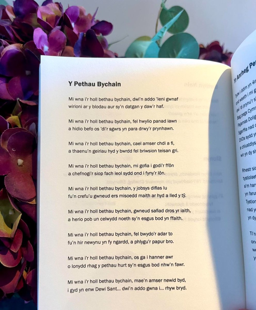 Barddas (@trydarbarddas) on Twitter photo Dydd Gŵyl Dewi Sant Hapus i bawb! 🌼🏴♥️✨
Dathliad i gofio nawddsant Cymru, wnaeth ein atgoffa i wneud y pethau bychain.
Dyma gerdd sy'n dwyn y teitl hwnnw yn union. Y Pethau Bychain gan Gruffudd Owen, yn y gyfrol Mymryn Rhyddid.
// <a href="/Gruffudd_Owen/">Gruffudd Owen</a> Dydd Gŵyl Dewi Sant Hapus i bawb! 🌼🏴♥️✨
Dathliad i gofio nawddsant Cymru, wnaeth ein atgoffa i wneud y pethau bychain.
Dyma gerdd sy'n dwyn y teitl hwnnw yn union. Y Pethau Bychain gan Gruffudd Owen, yn y gyfrol Mymryn Rhyddid.
// <a href="/Gruffudd_Owen/">Gruffudd Owen</a>