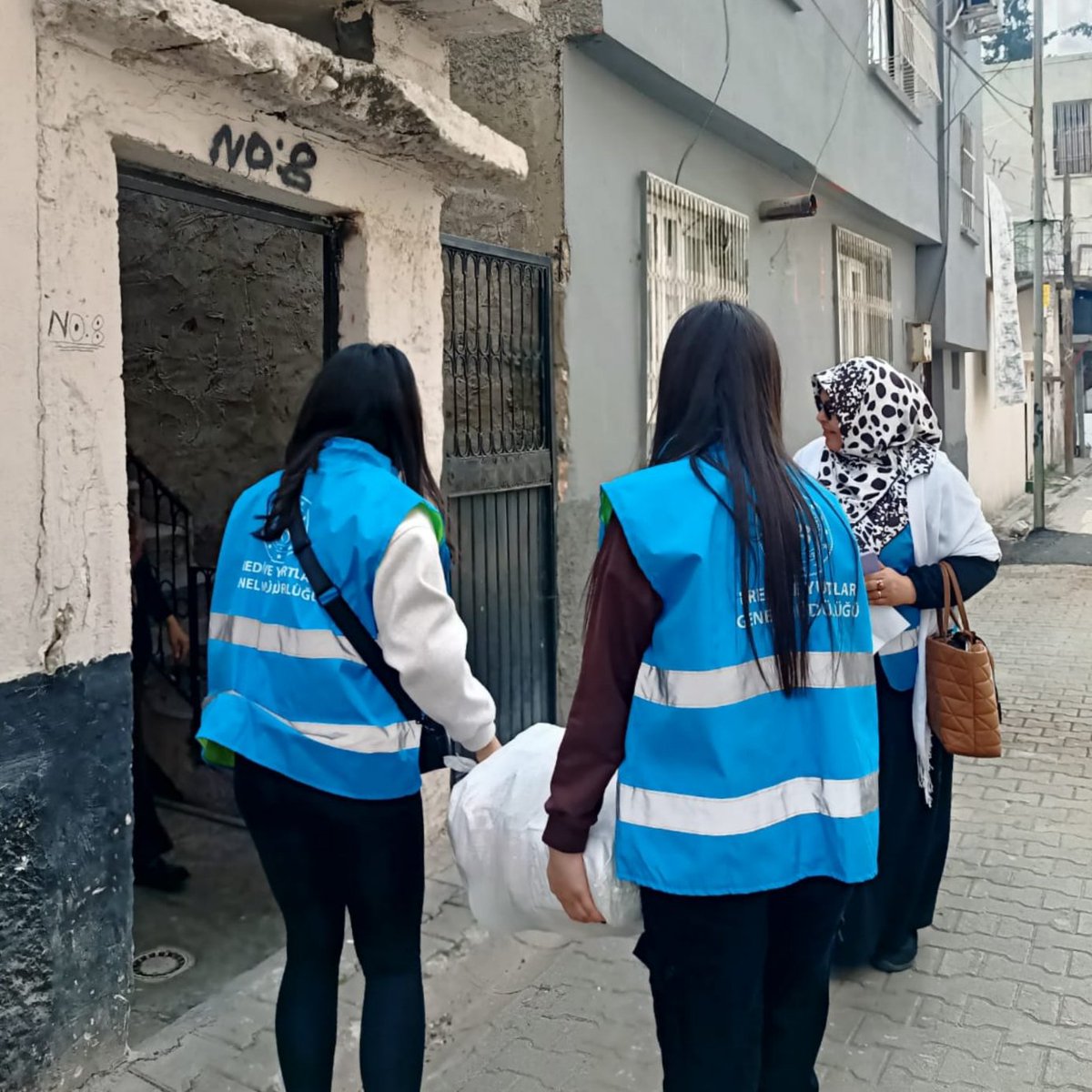 AdanaKYGM's tweet photo. 📍Mahmut Sami Ramazanoğlu Yurdu

Ramazan ayının bereketi her evde yaşansın diye öğrencilerimizle erzak kolisi dağıtımını gerçekleştirdik. https://t.co/nHzgfJVXlZ